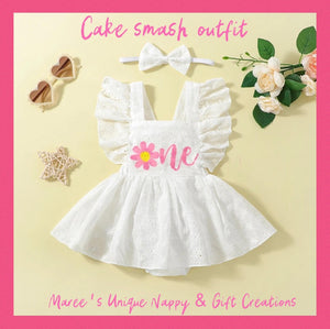 Daisy One cake smash